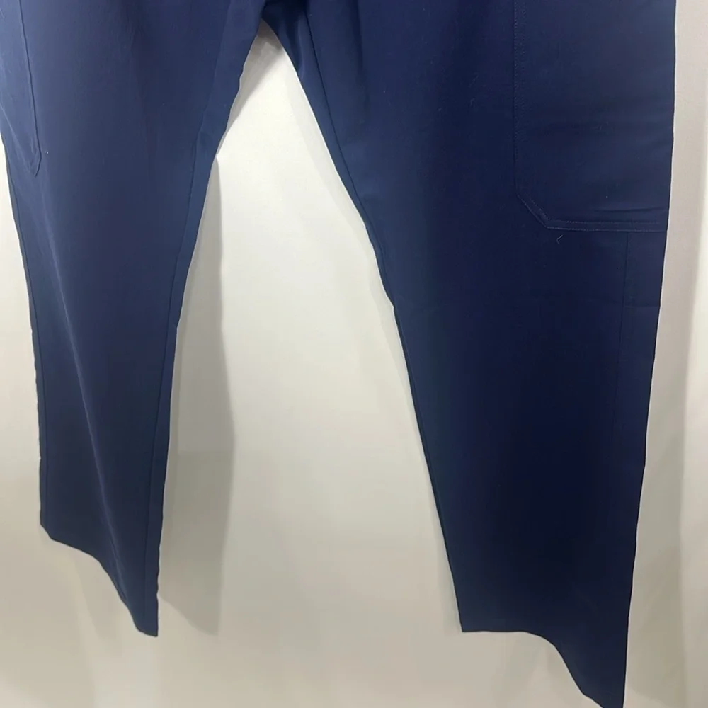 Figs Men’s Cario Cargo navy blue scrub pants size XXL.
